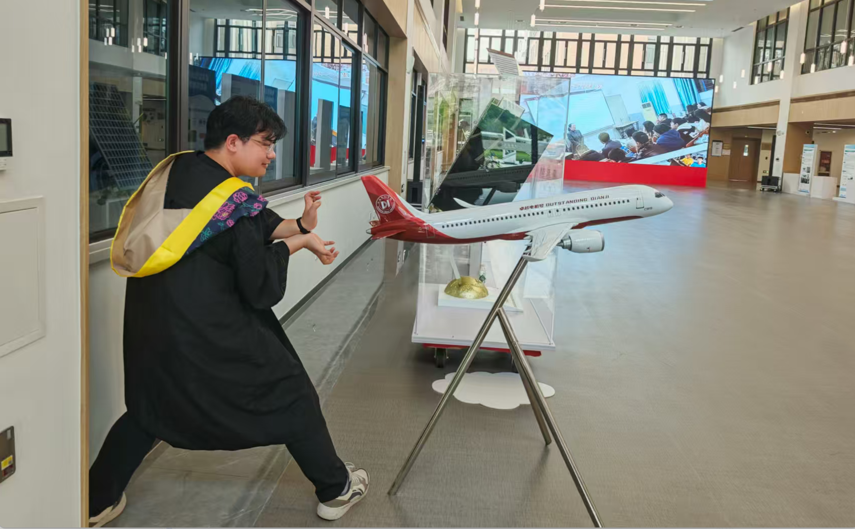 Shanghai Dianji University Student